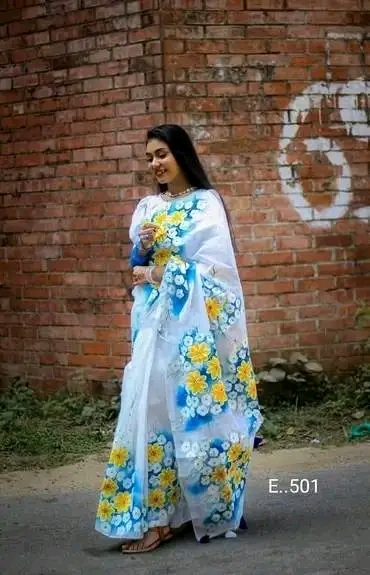 হাফসিল্ক শাড়ী - হ্যান্ডপ্রিন্ট তুলির কাজ - Image 5